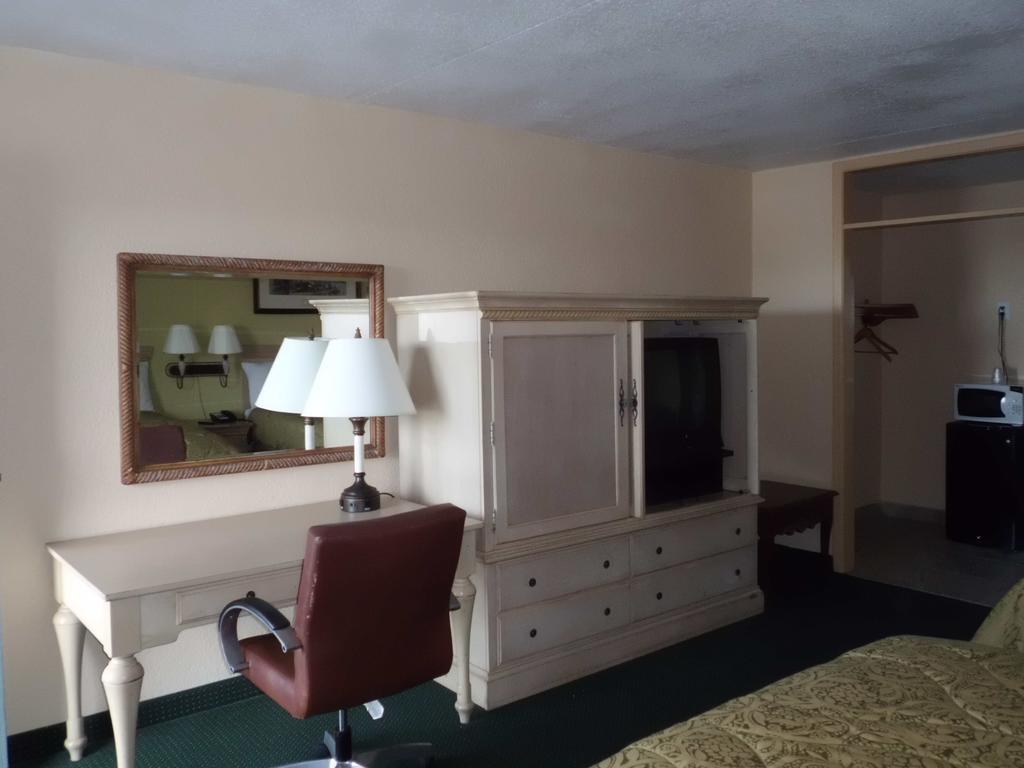 America'S Best Inn & Suites-レイクランド エクステリア 写真