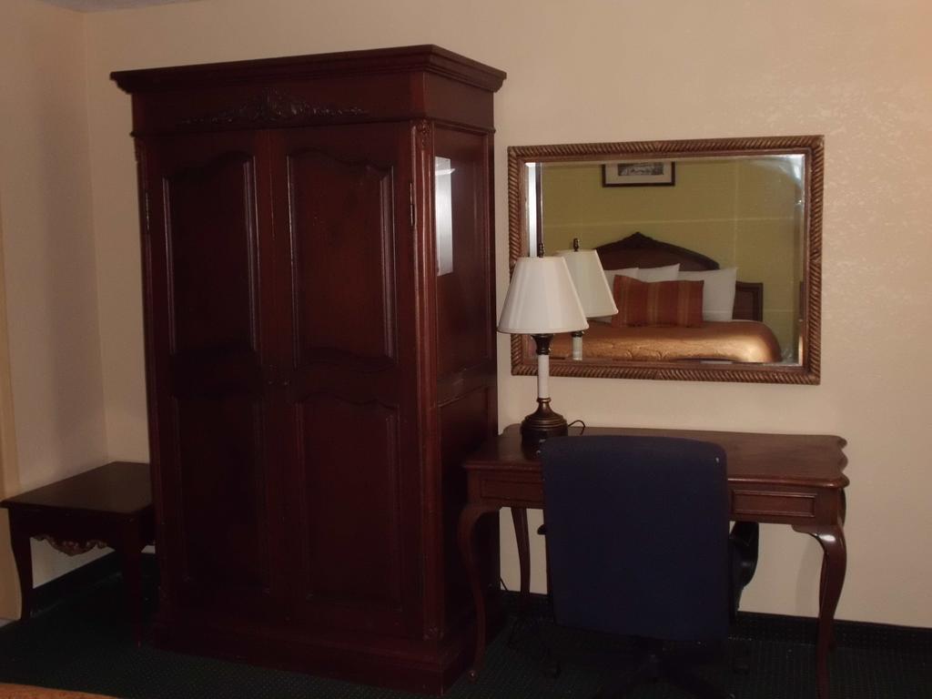 America'S Best Inn & Suites-レイクランド エクステリア 写真